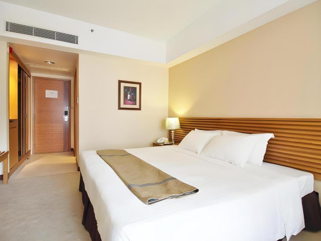 Caritas Oswald Cheung International House Hotel Hongkong Buitenkant foto